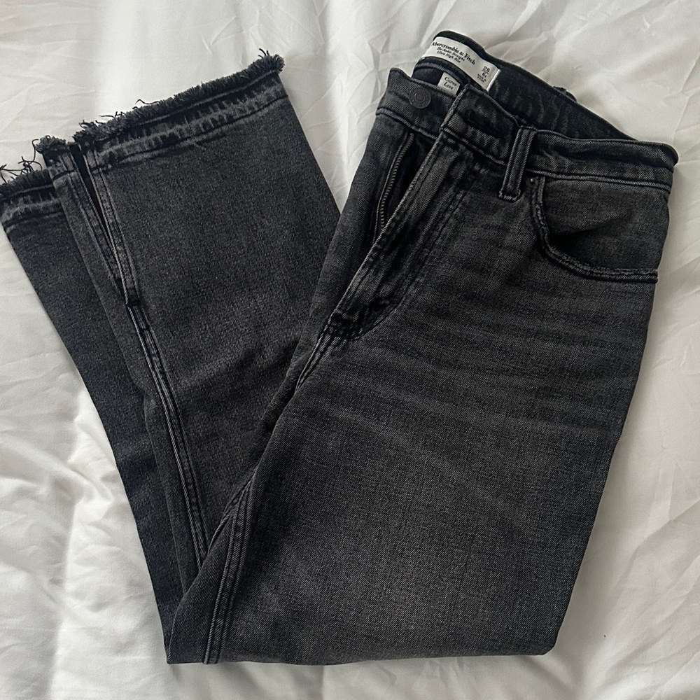 Abercrombie & Fitch Black Cropped Frayed-Hem Jeans